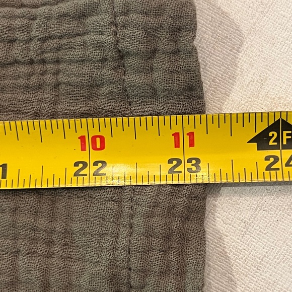 LA relaxed Organic cotton gauzy Olive Button-Up Vneck Shirt. GUC! - Picture 7 of 7